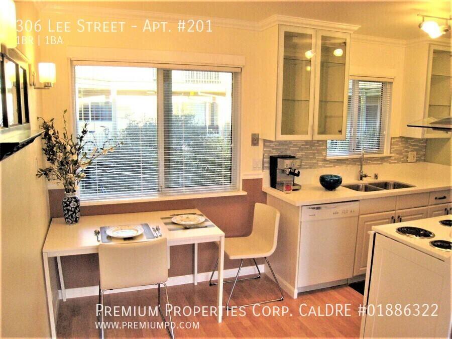 Apartment for rent at 306 Lee St, Oakland, CA 94610
