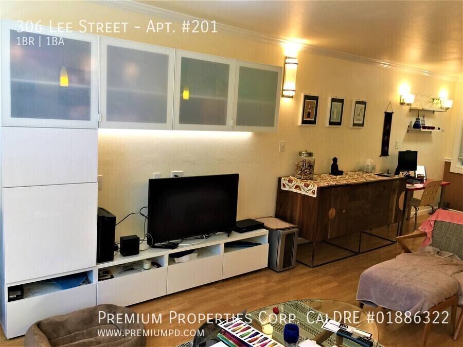 Apartment for rent at 306 Lee St, Oakland, CA 94610