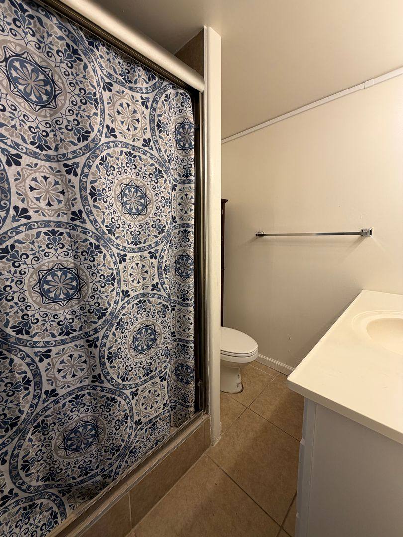 Apartment for rent at 1535 Pensacola, Honolulu, HI 96822