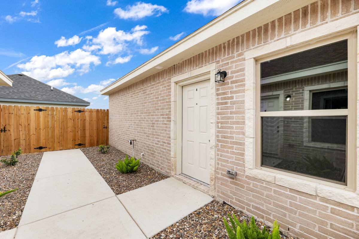 Apartment for rent at 1100 Mahala Ave, Mission, TX 78573
