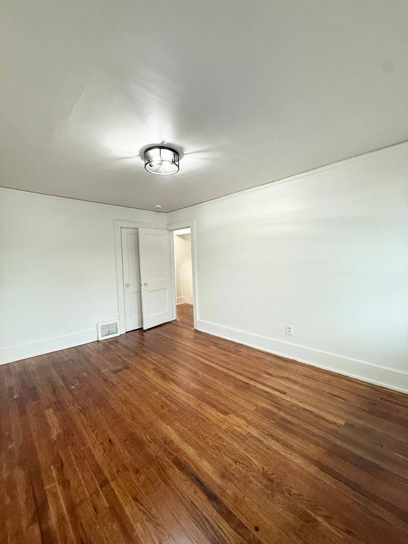Townhouse for rent at 303 N 38th St, Omaha, NE 68131