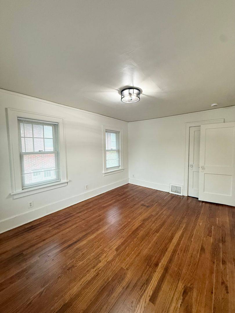 Townhouse for rent at 303 N 38th St, Omaha, NE 68131