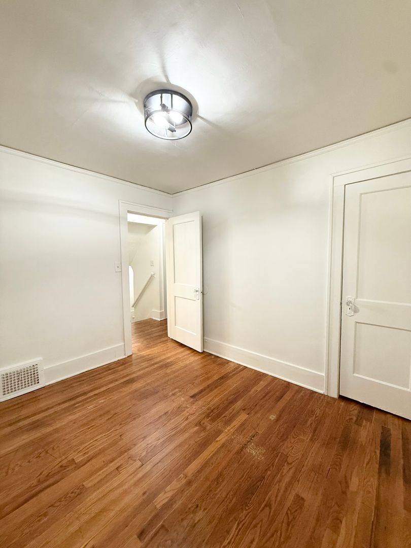 Townhouse for rent at 303 N 38th St, Omaha, NE 68131