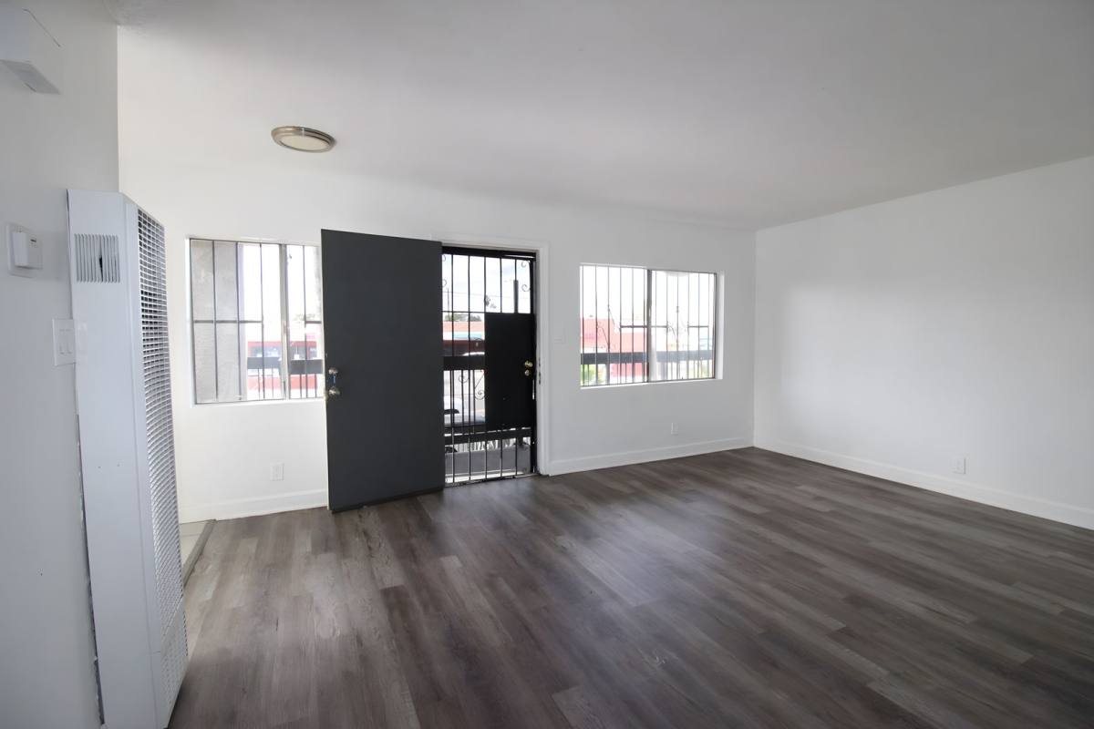 Apartment for rent at 11306-08 S Figueroa St, Los Angeles, CA 90061