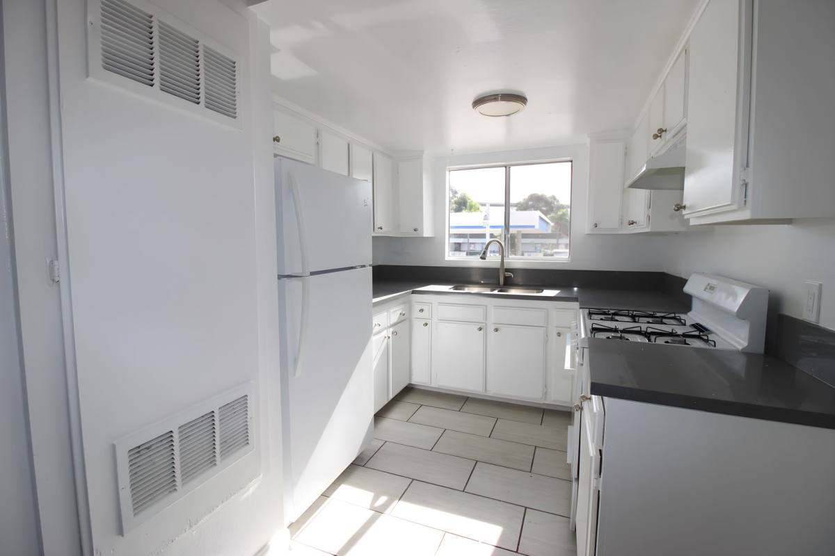 Apartment for rent at 11306-08 S Figueroa St, Los Angeles, CA 90061