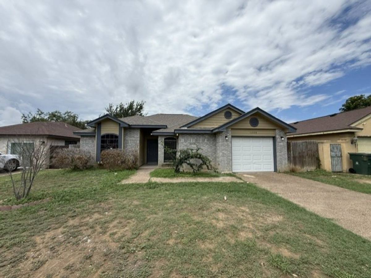 House for rent at 1208 N Oakmont, Laredo, TX 78045