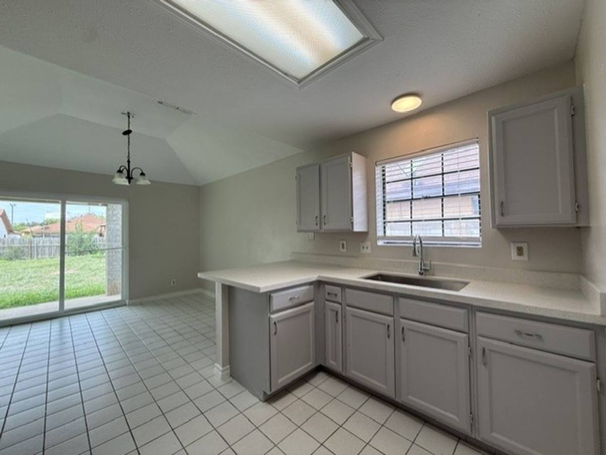 House for rent at 1208 N Oakmont, Laredo, TX 78045