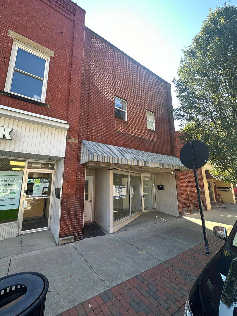 Apartment for rent at 112 S Broad St, Grove City, PA 16127