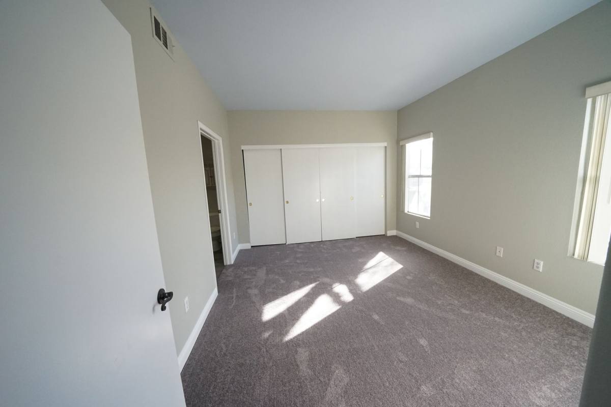 Apartment for rent at 10245 S Maryland Parkway, Las Vegas, NV 89183