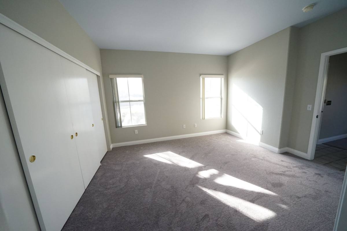 Apartment for rent at 10245 S Maryland Parkway, Las Vegas, NV 89183