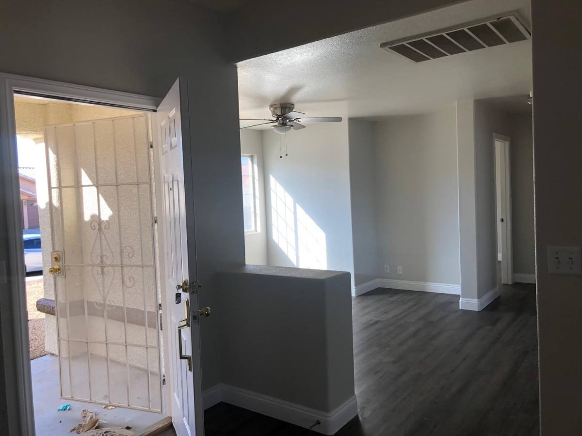 House for rent at 916 Clubview Dr, Henderson, NV 89015