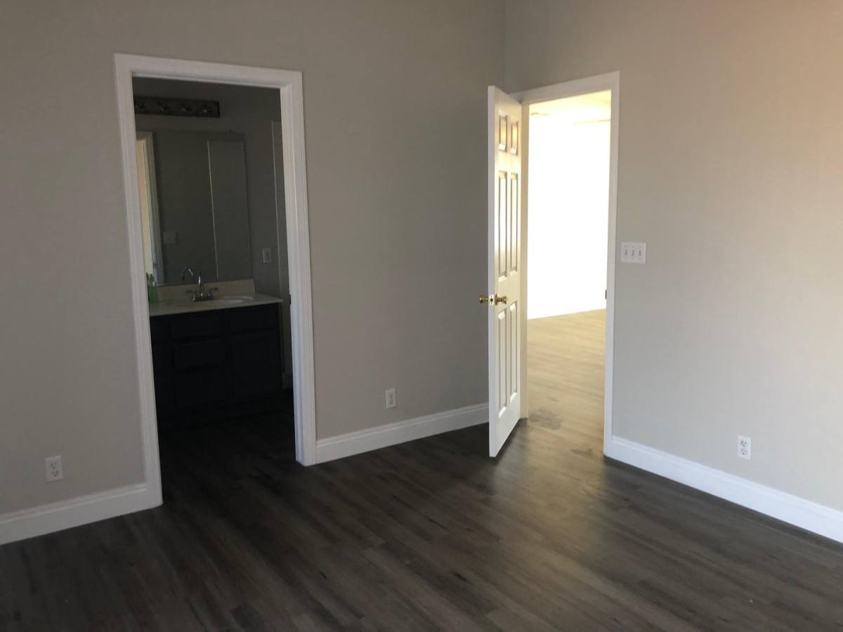 House for rent at 916 Clubview Dr, Henderson, NV 89015