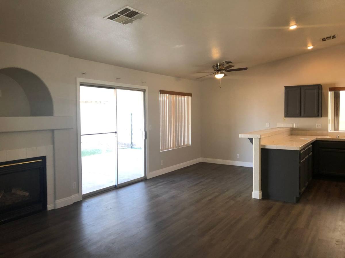 House for rent at 916 Clubview Dr, Henderson, NV 89015