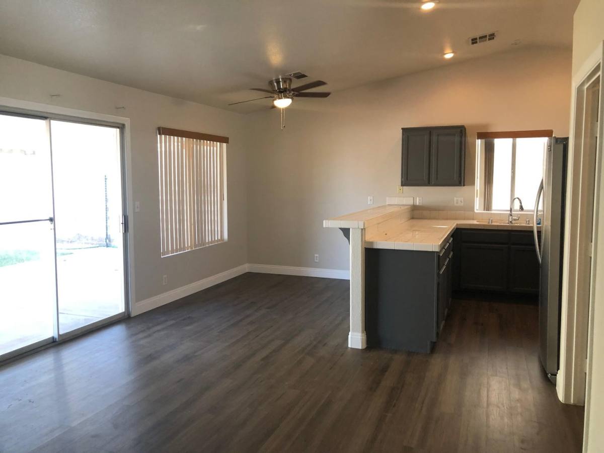 House for rent at 916 Clubview Dr, Henderson, NV 89015