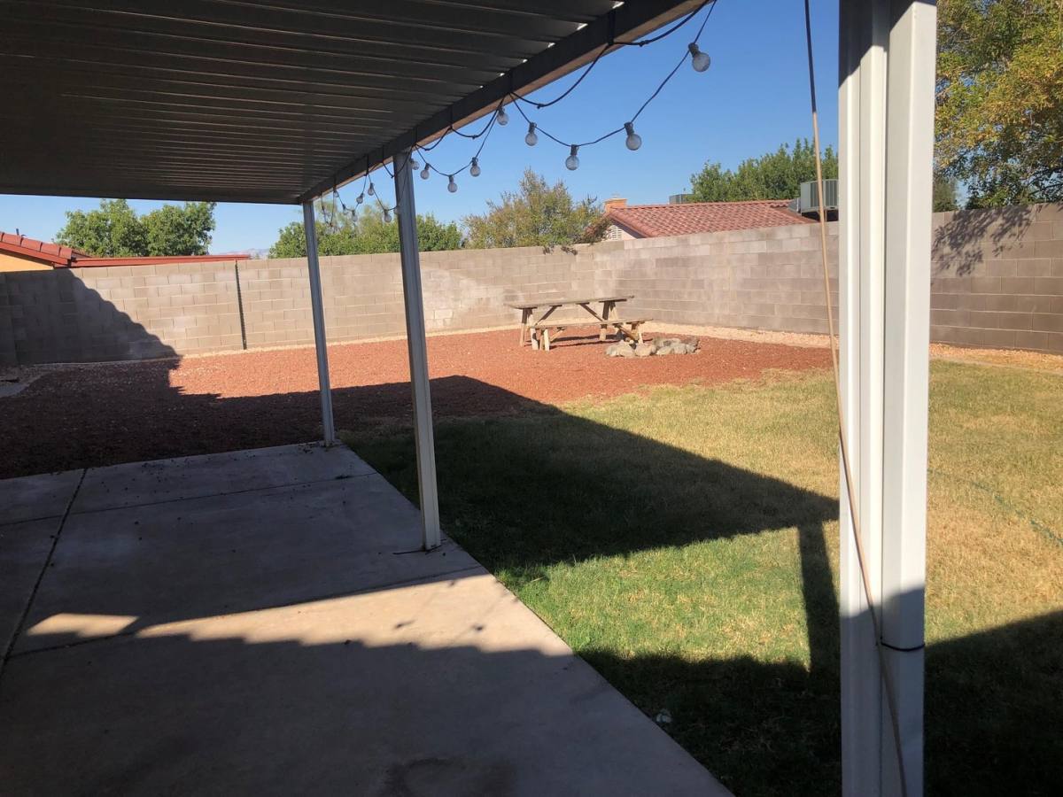 House for rent at 916 Clubview Dr, Henderson, NV 89015