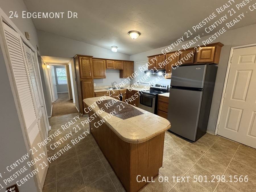 House for rent at 24 Edgemont Dr, Little Rock, AR 72209