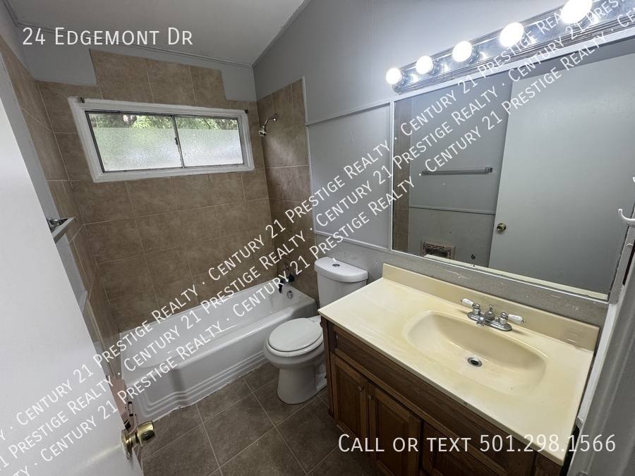 House for rent at 24 Edgemont Dr, Little Rock, AR 72209
