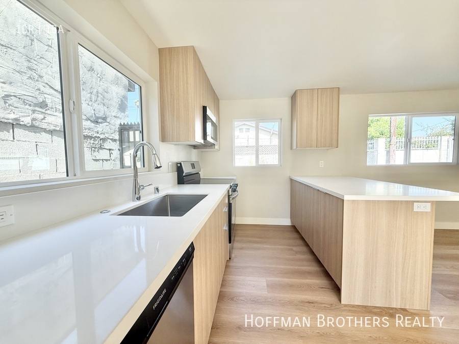 Apartment for rent at 3018 7 8 9th Ave, Los Angeles, CA 90018