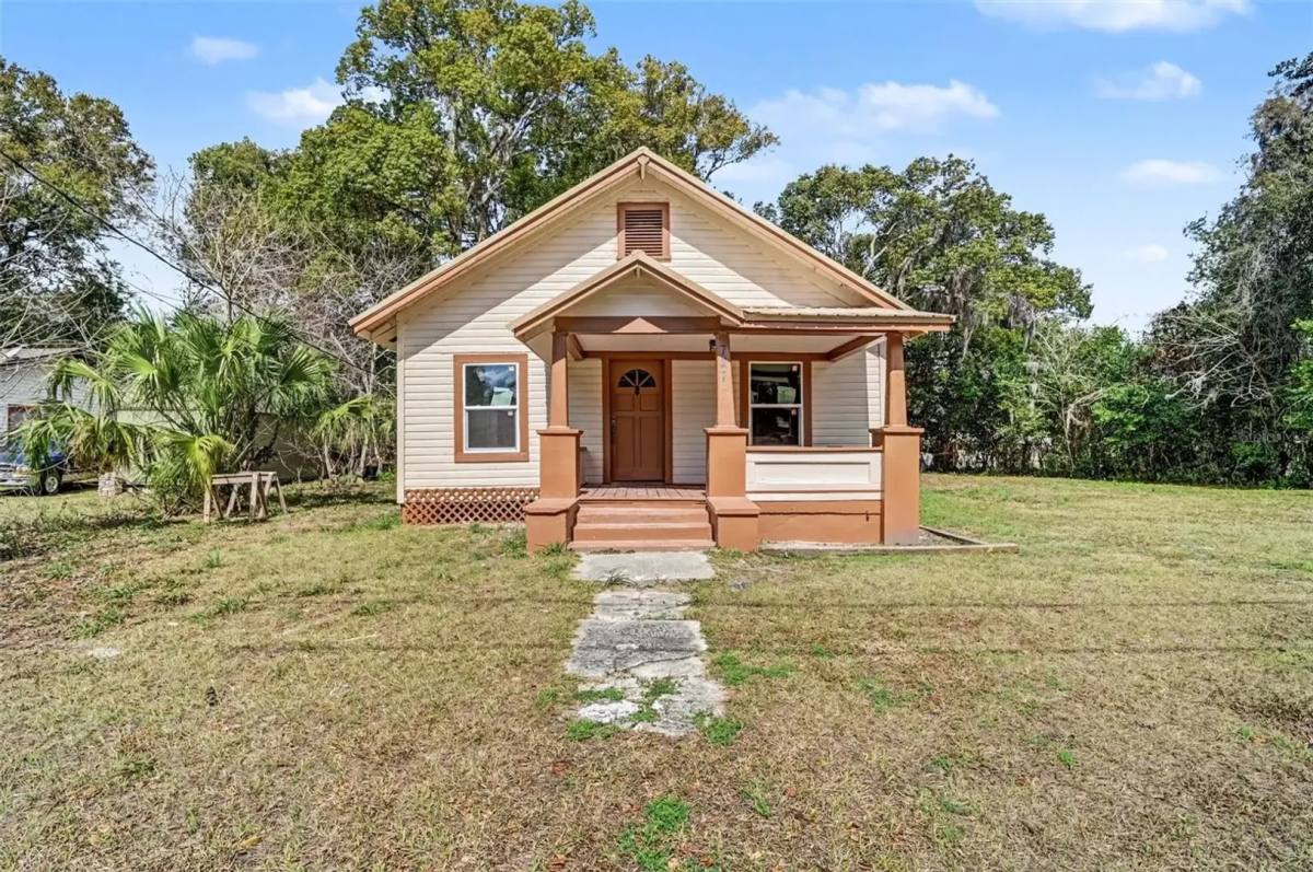 House for rent at 727 Wood St, Deland, FL 32724