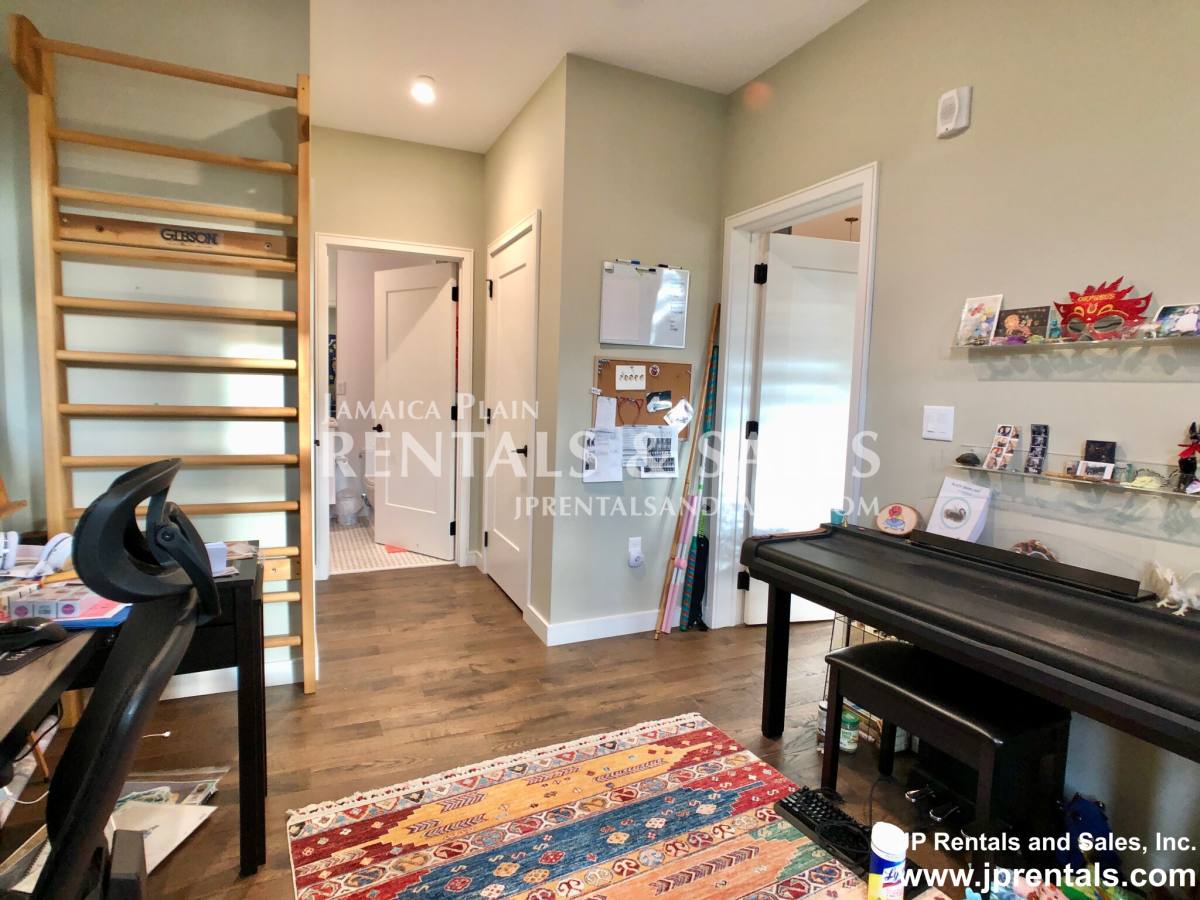 Apartment for rent at 45 Burnett St #404, Jamaica Plain, MA 02130