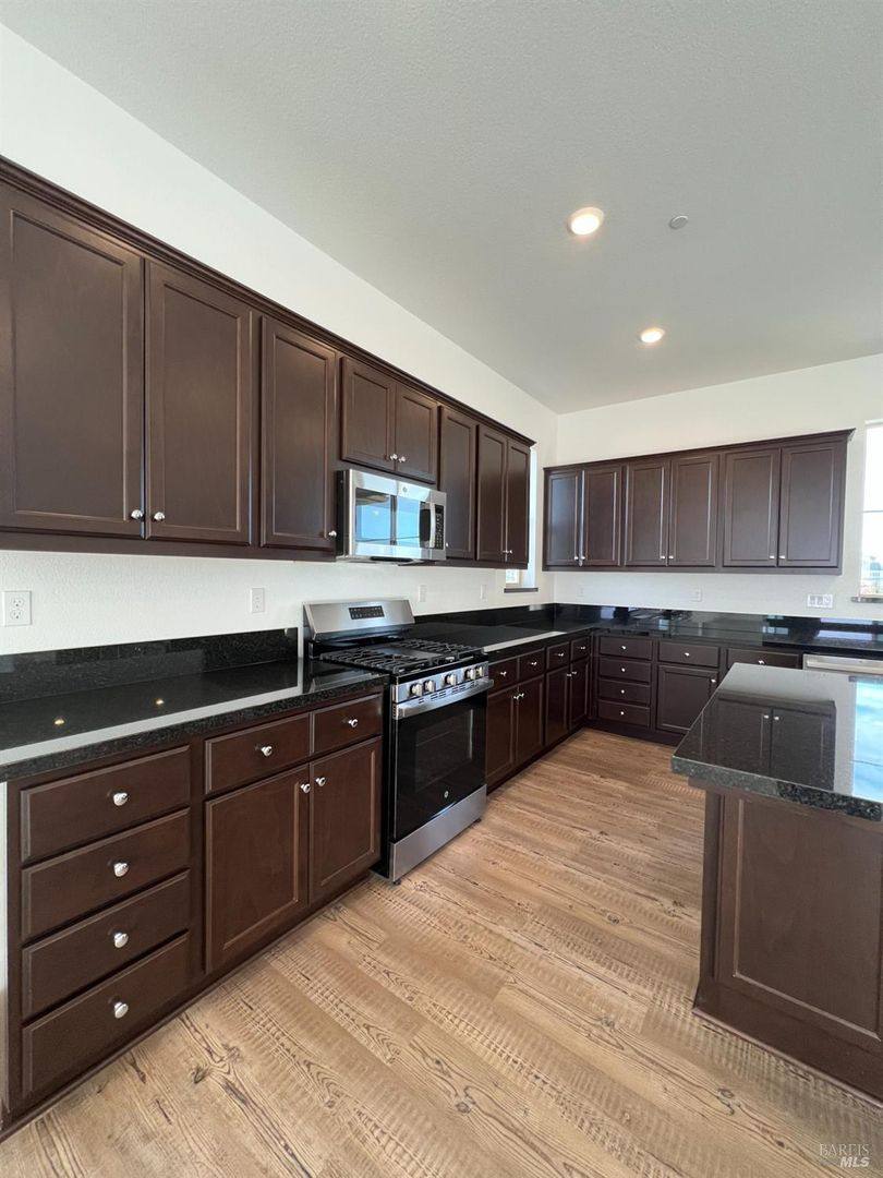 Townhouse for rent at 2402 Shore Vista, Fairfield, CA 94533