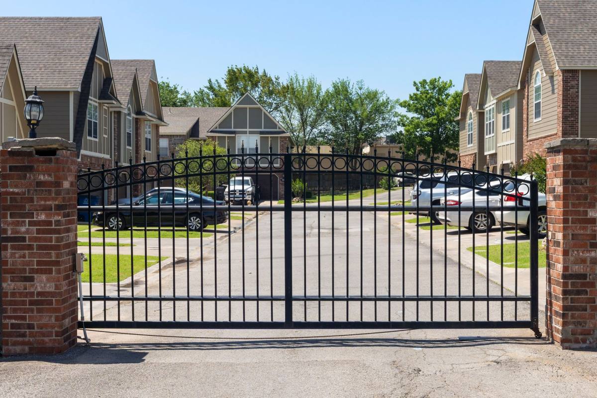 Townhouse for rent at 1918 S 82nd E Ave, Tulsa, OK 74112