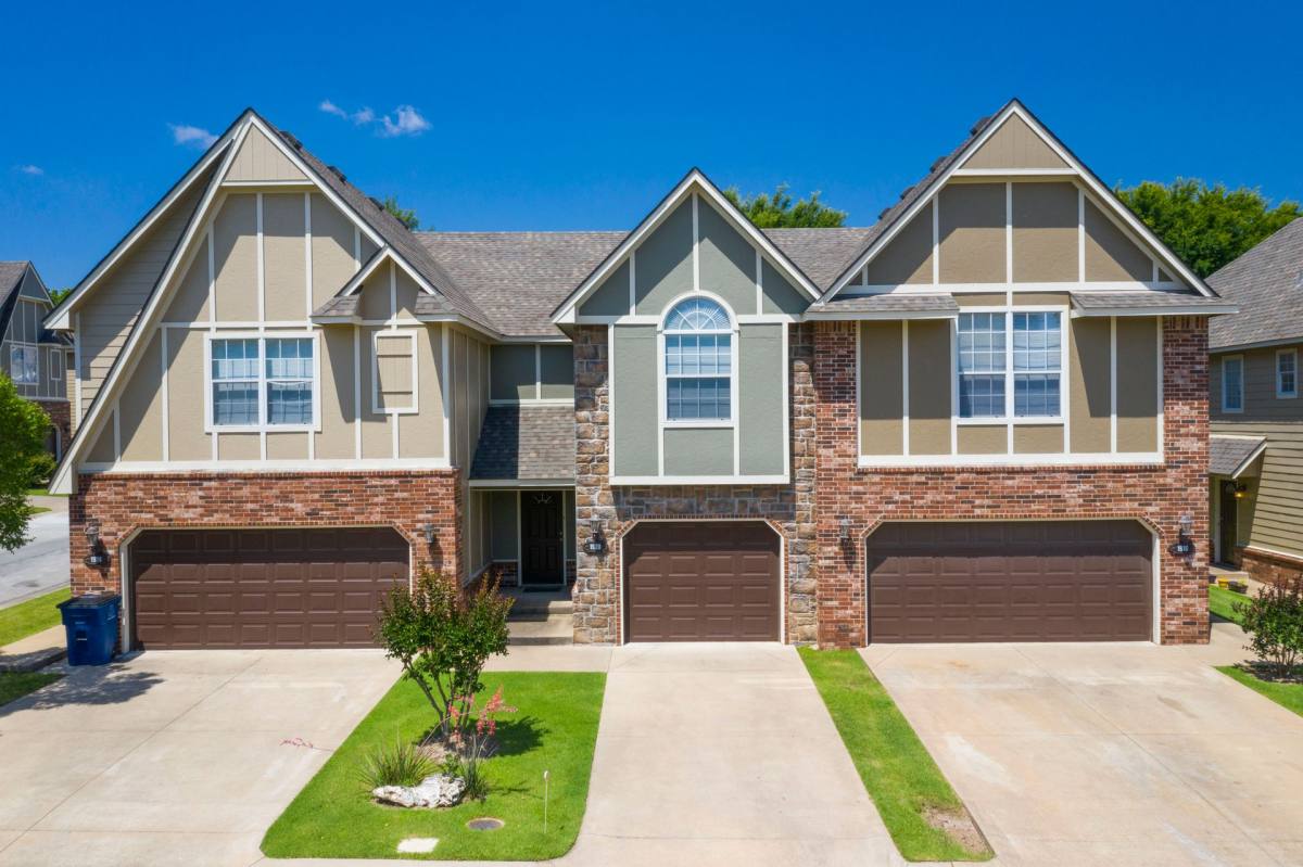Townhouse for rent at 1918 S 82nd E Ave, Tulsa, OK 74112
