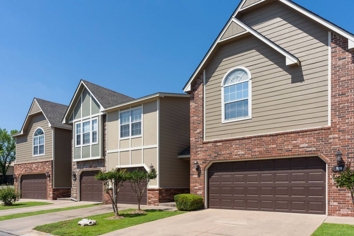 Townhouse for rent at 1918 S 82nd E Ave, Tulsa, OK 74112