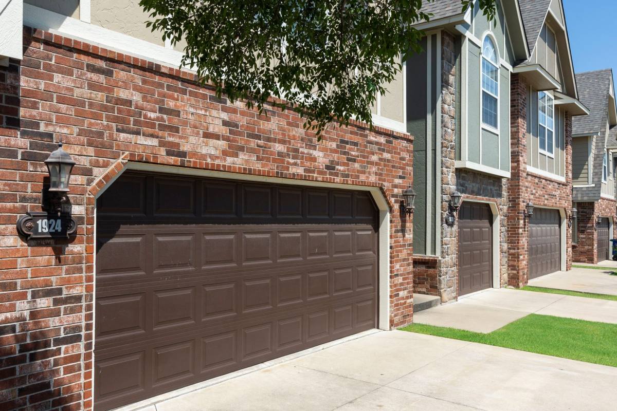 Townhouse for rent at 1918 S 82nd E Ave, Tulsa, OK 74112