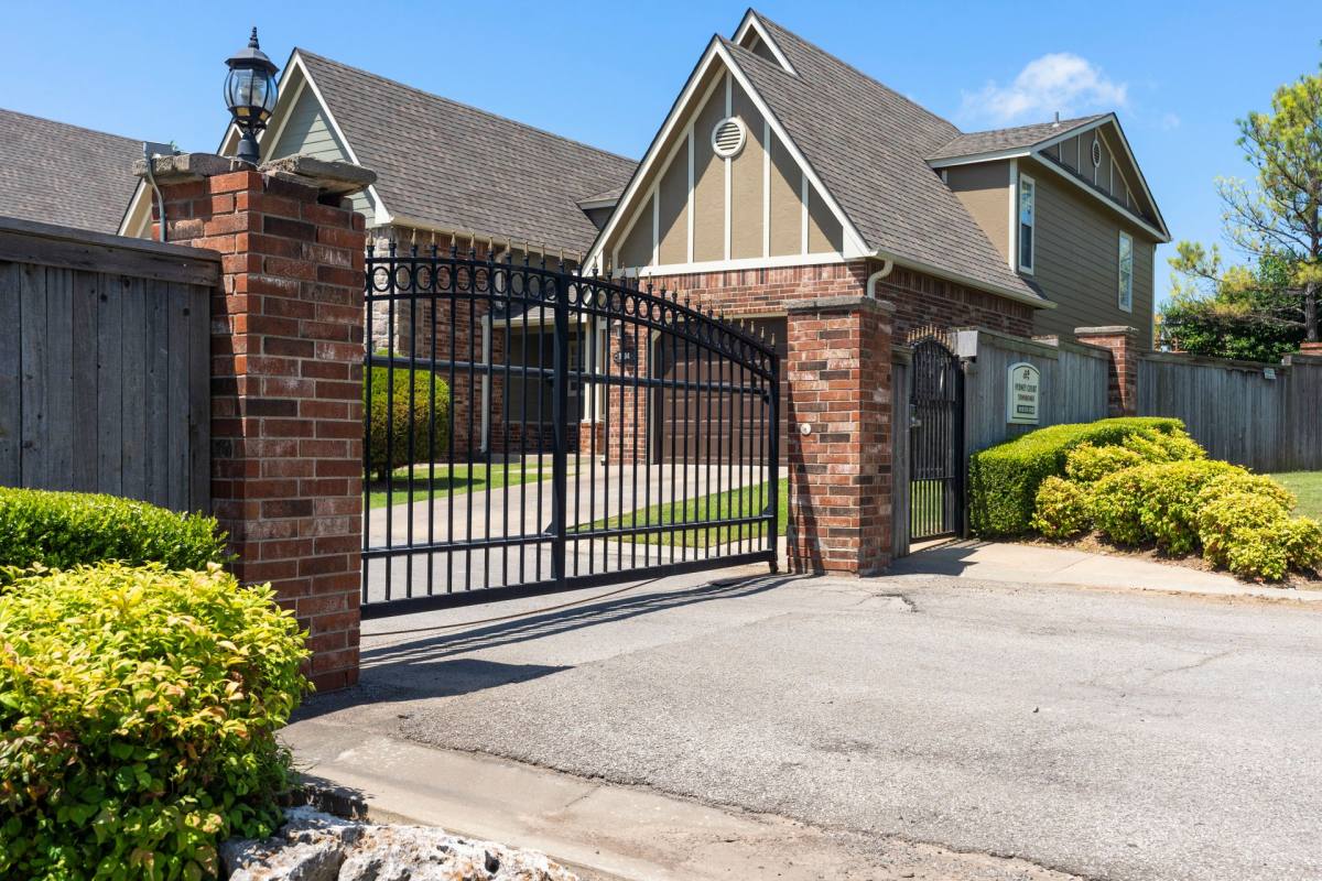 Townhouse for rent at 1918 S 82nd E Ave, Tulsa, OK 74112