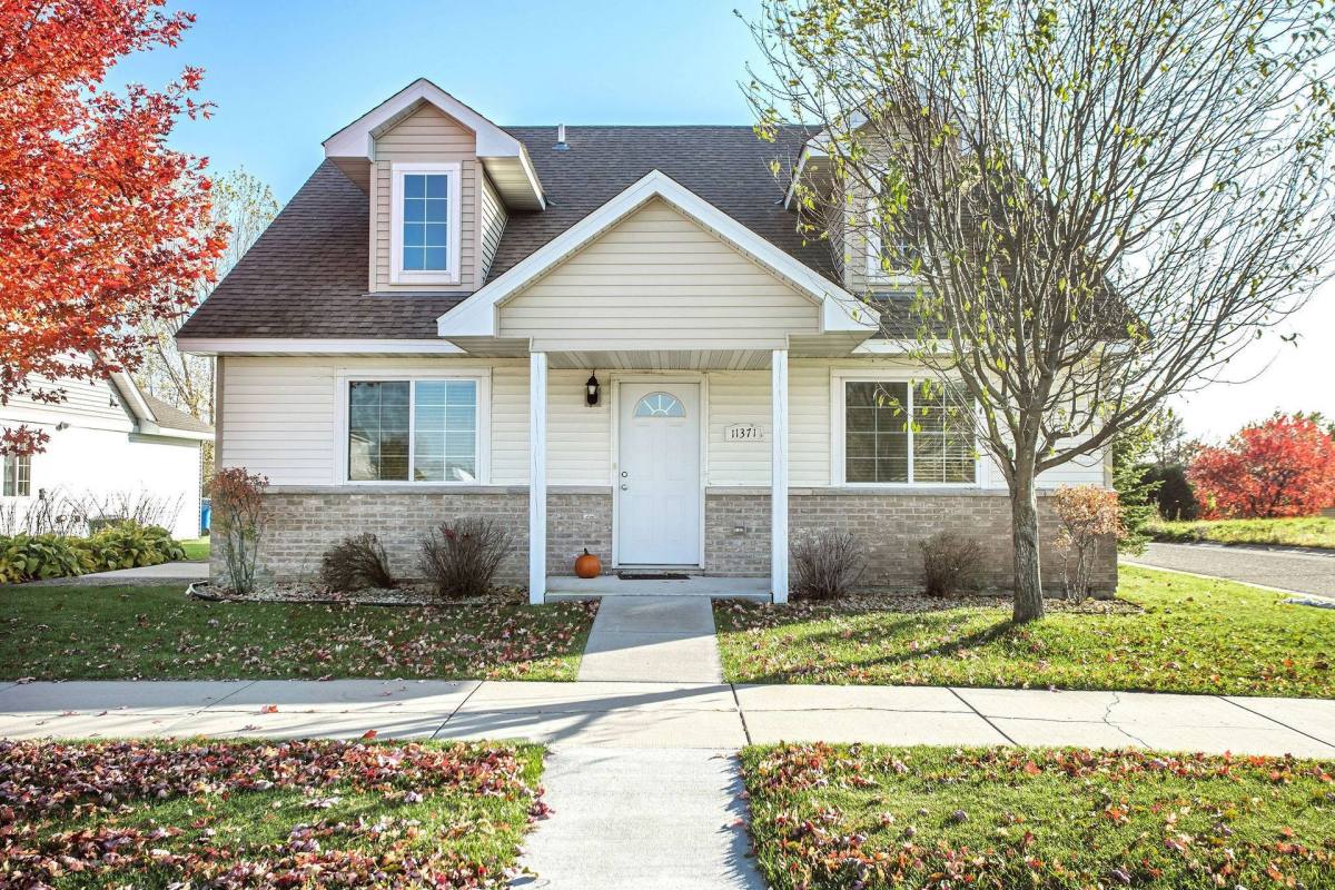 Townhouse for rent at 11433 Town Center Dr NE, Saint Michael, MN 55376