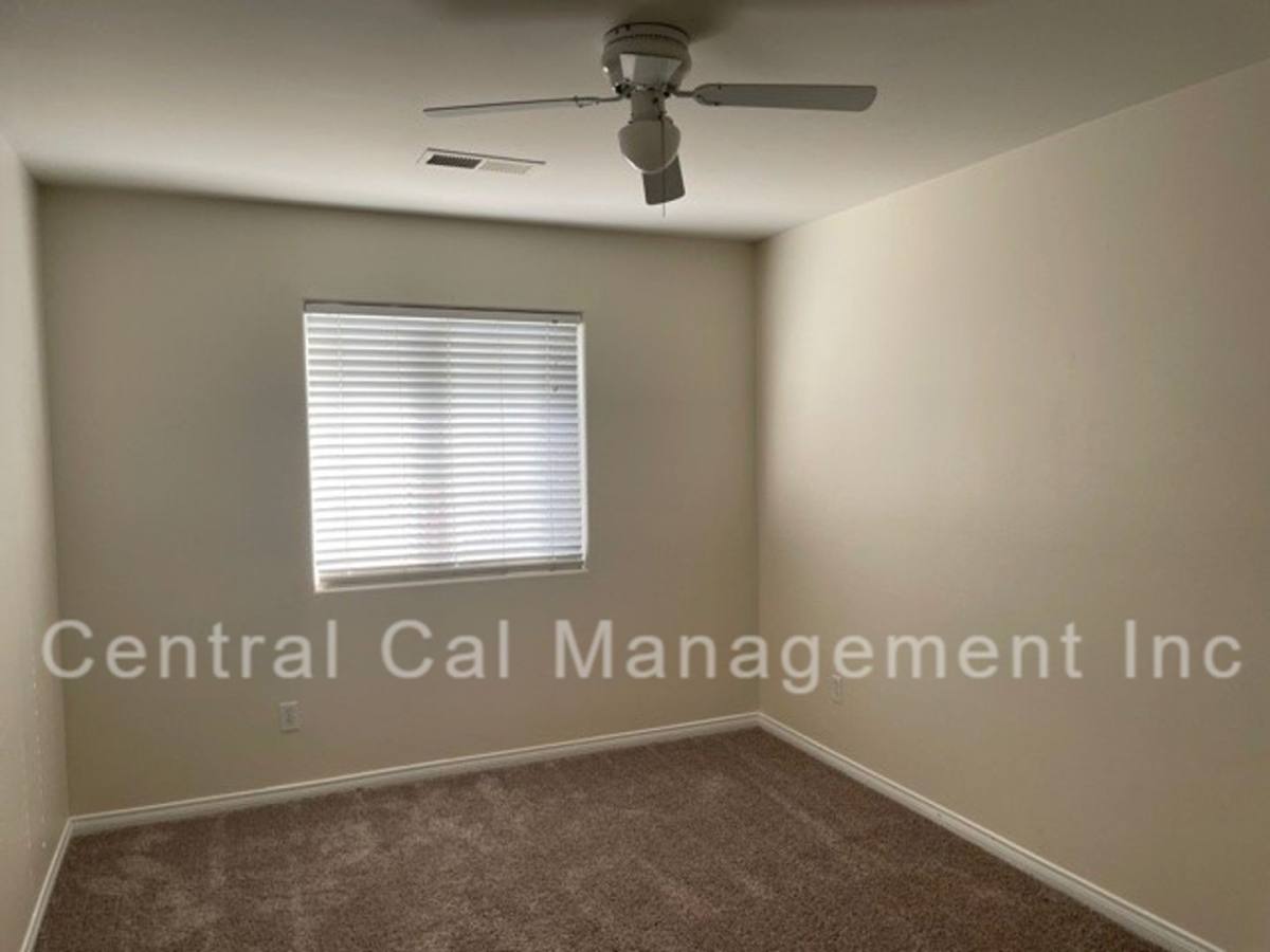House for rent at 11902 Cedar Bluff Ave, Bakersfield, CA 93312