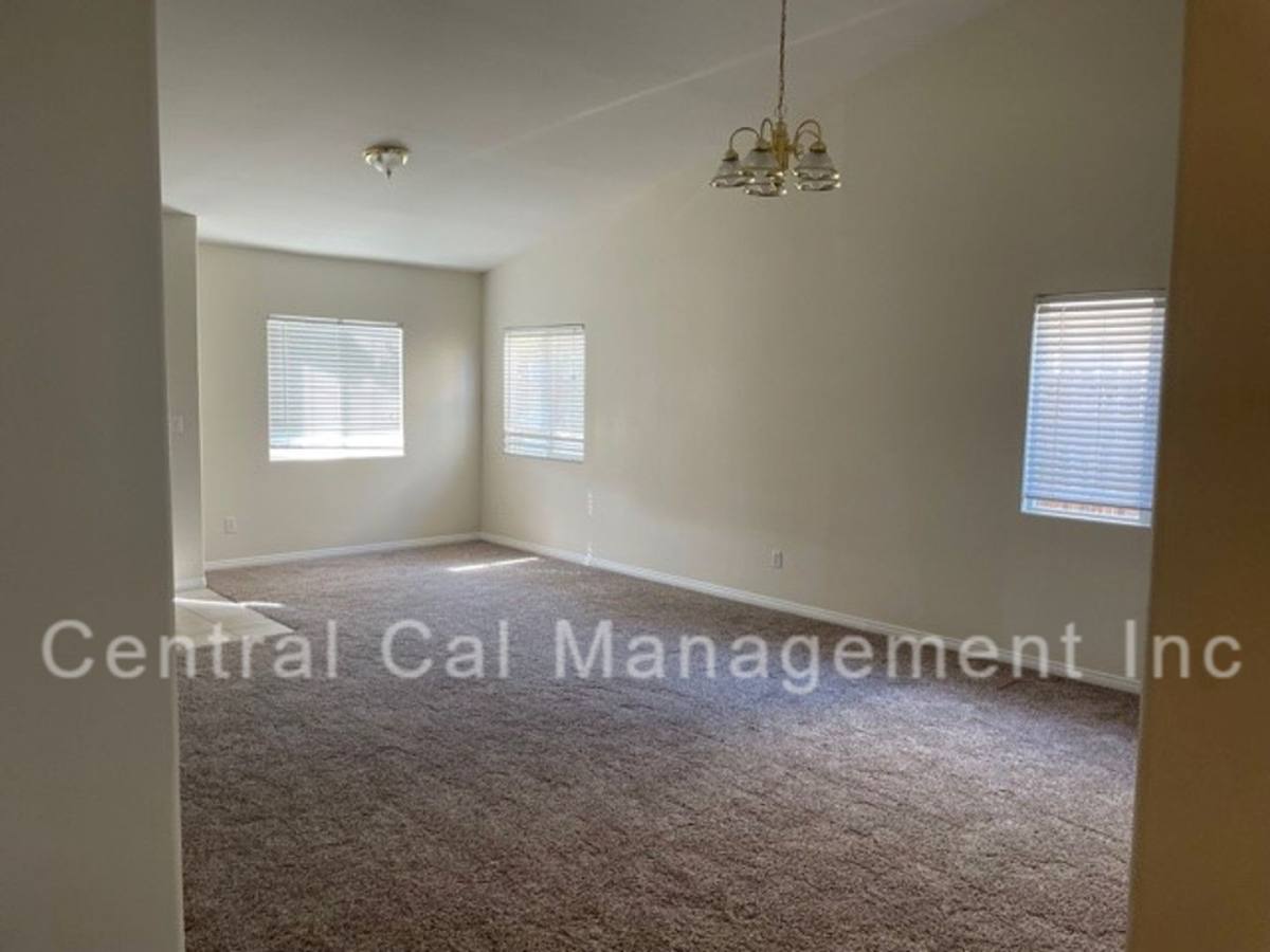 House for rent at 11902 Cedar Bluff Ave, Bakersfield, CA 93312