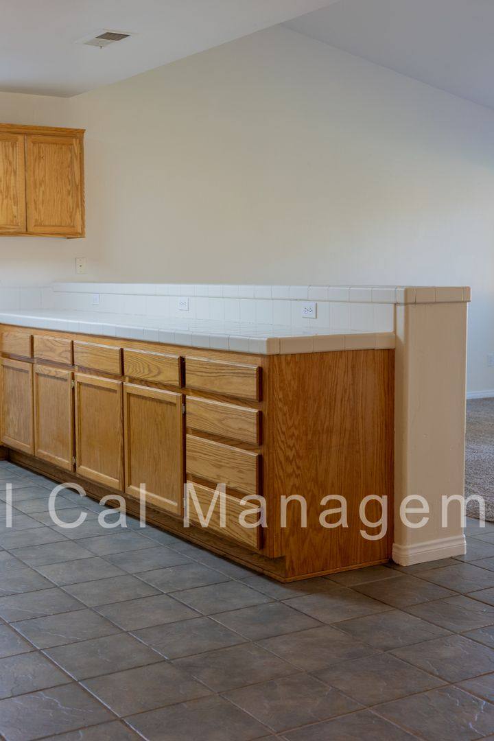 House for rent at 11902 Cedar Bluff Ave, Bakersfield, CA 93312