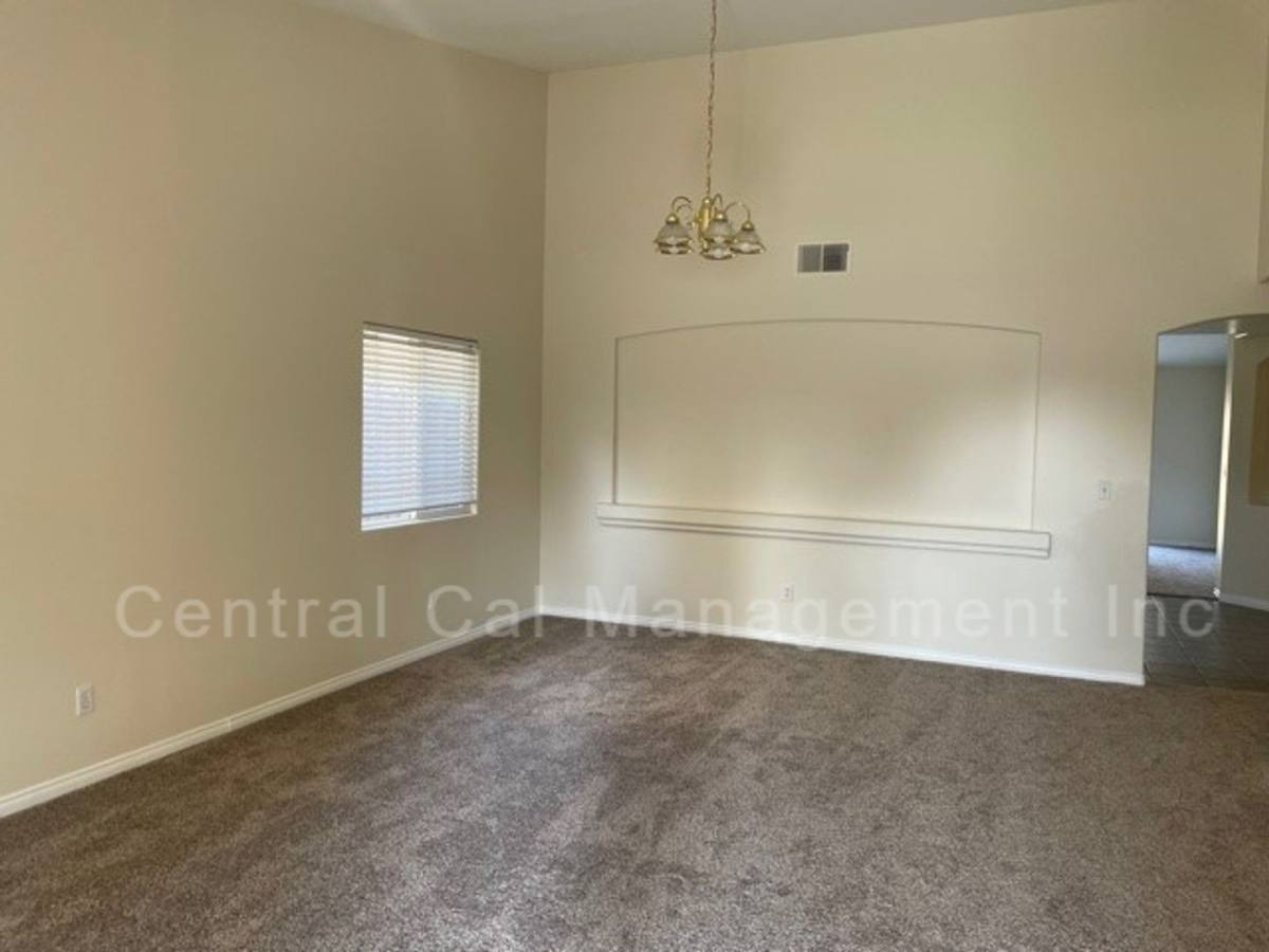 House for rent at 11902 Cedar Bluff Ave, Bakersfield, CA 93312