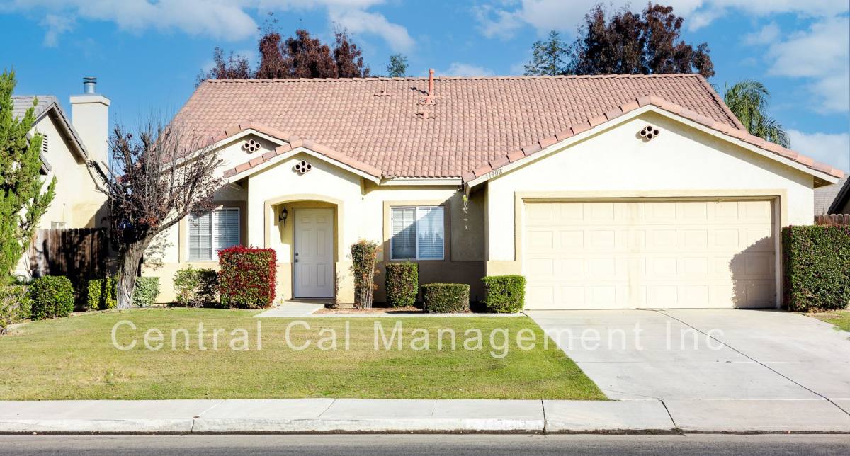 House for rent at 11902 Cedar Bluff Ave, Bakersfield, CA 93312