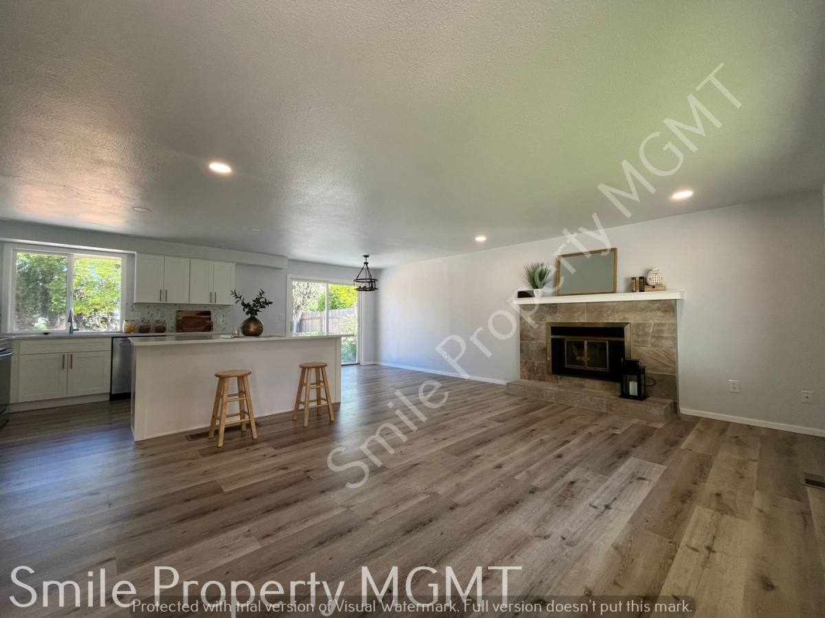 House for rent at 14915 SE Woodward St, Portland, OR 97236