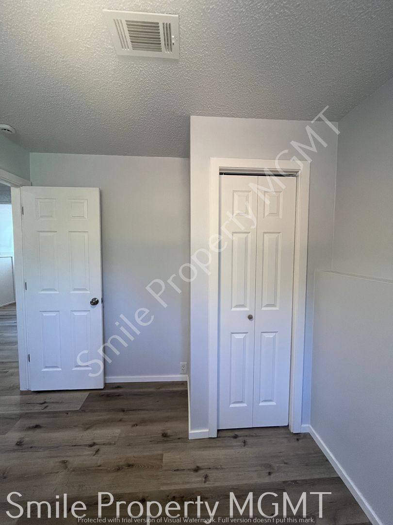 House for rent at 14915 SE Woodward St, Portland, OR 97236