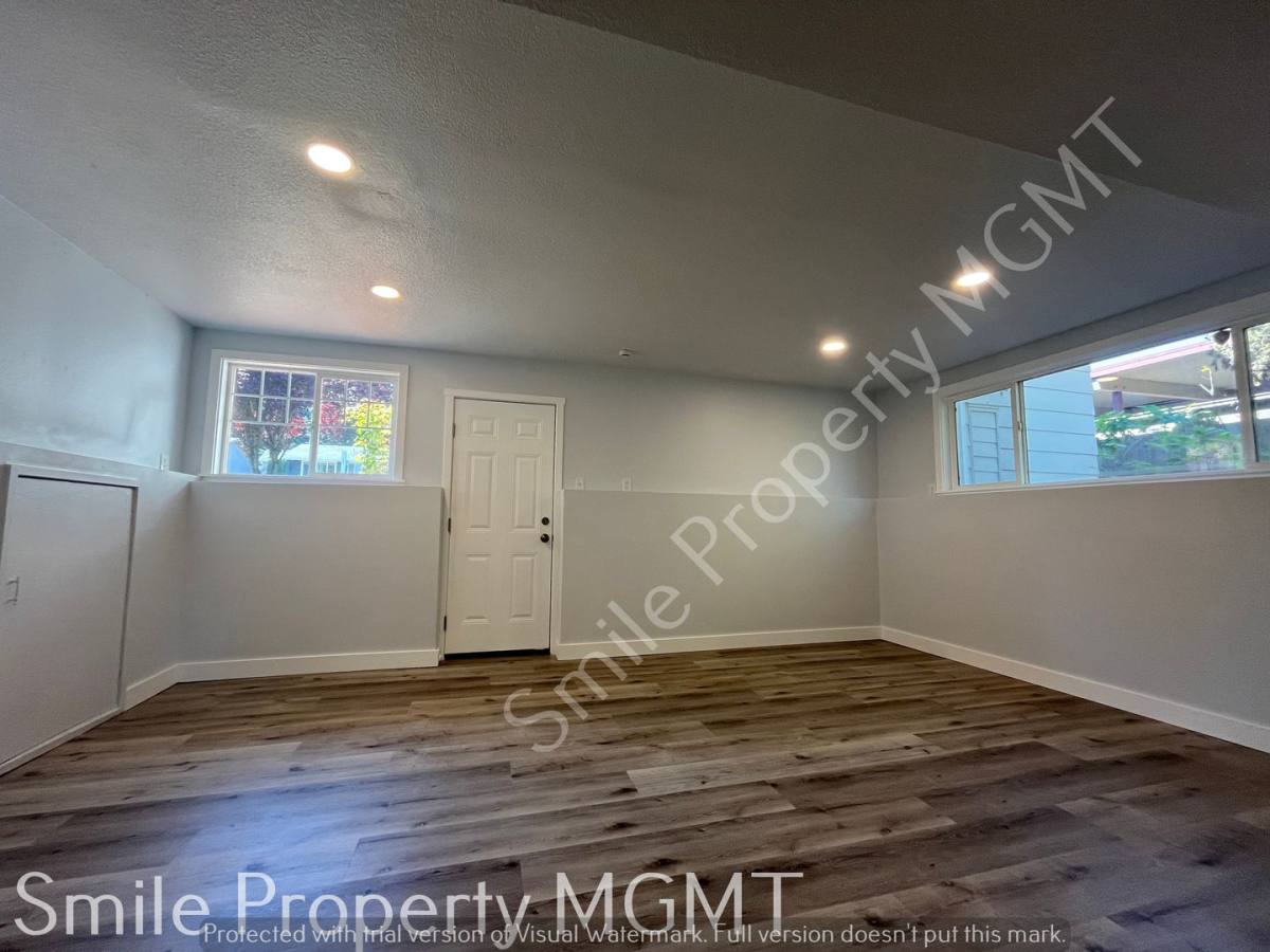 House for rent at 14915 SE Woodward St, Portland, OR 97236