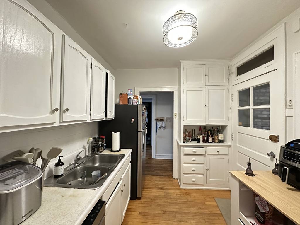 Apartment for rent at 2131 Giddings #A4, Chicago, IL 60625