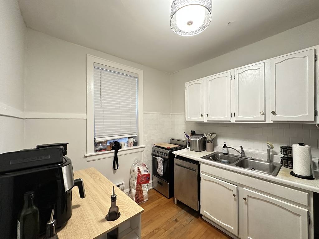 Apartment for rent at 2131 Giddings #A4, Chicago, IL 60625
