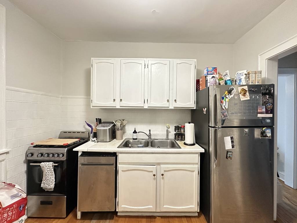 Apartment for rent at 2131 Giddings #A4, Chicago, IL 60625