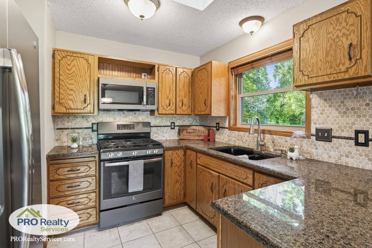 House for rent at 12152 Robin Rd, Osseo, MN 55369