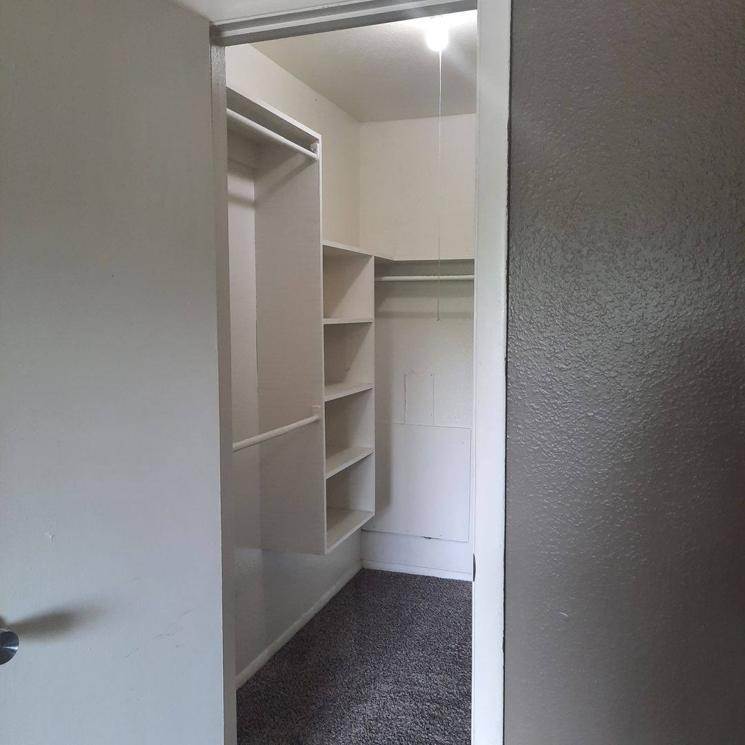 Apartment for rent at 5990 E 33rd Court, Tulsa, OK 74135