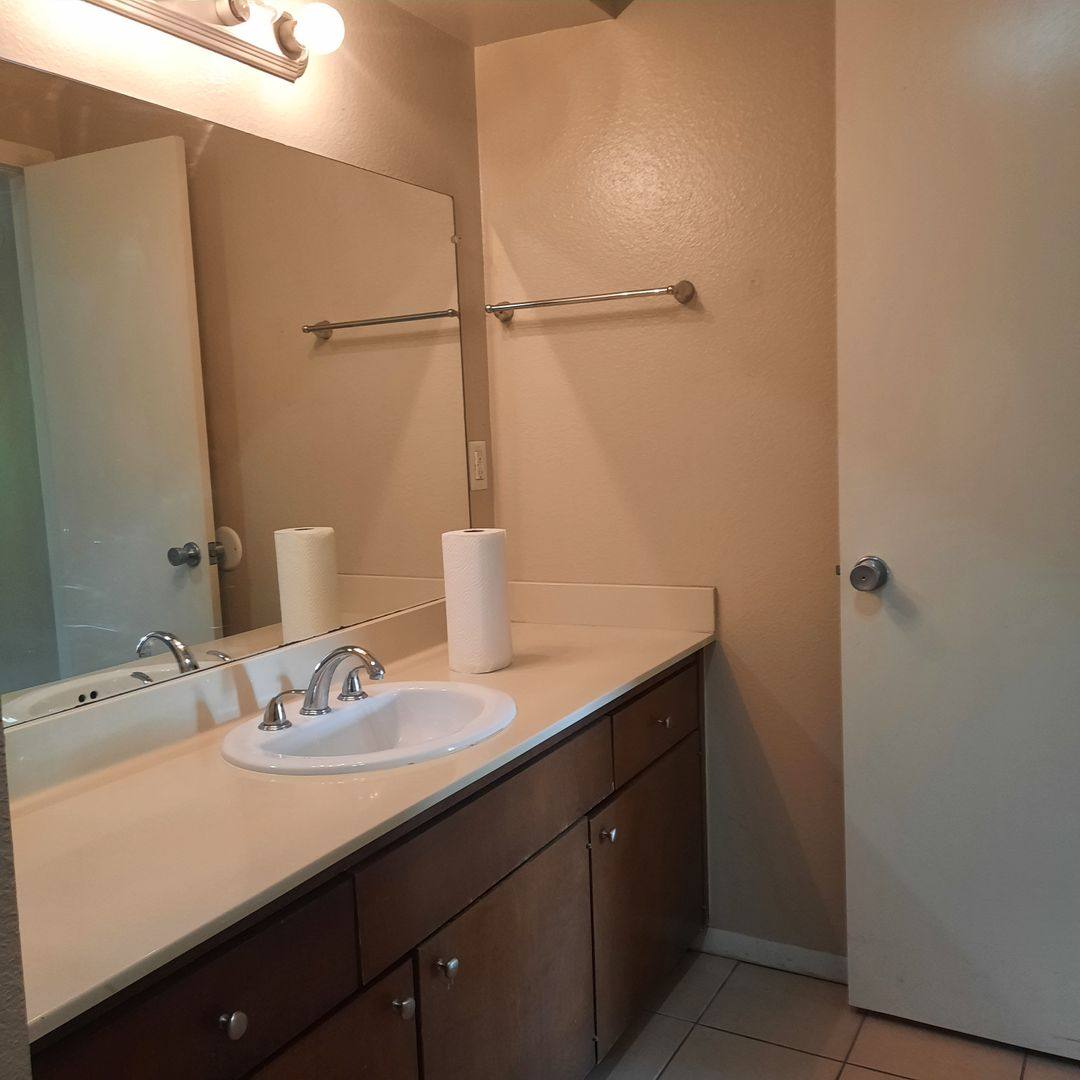 Apartment for rent at 5990 E 33rd Court, Tulsa, OK 74135