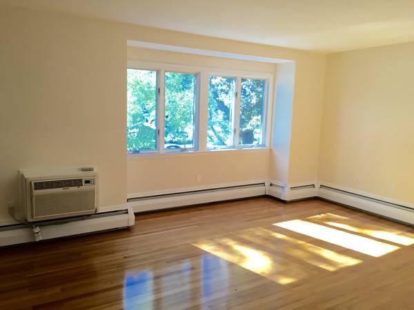 Townhouse for rent at 1017 W Roxbury Parkway, Chestnut Hill, MA 02467