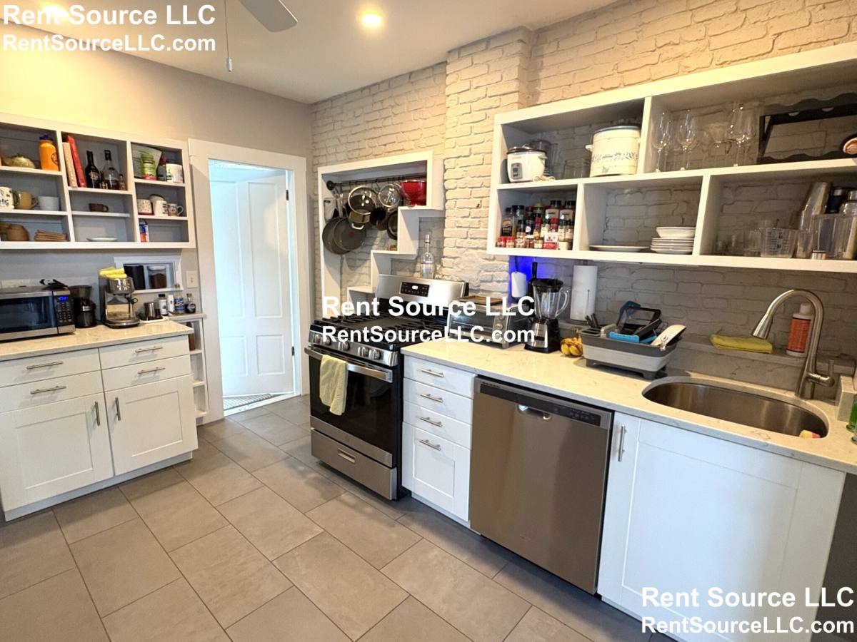Apartment for rent at 34 Wyatt St, Somerville, MA 02143