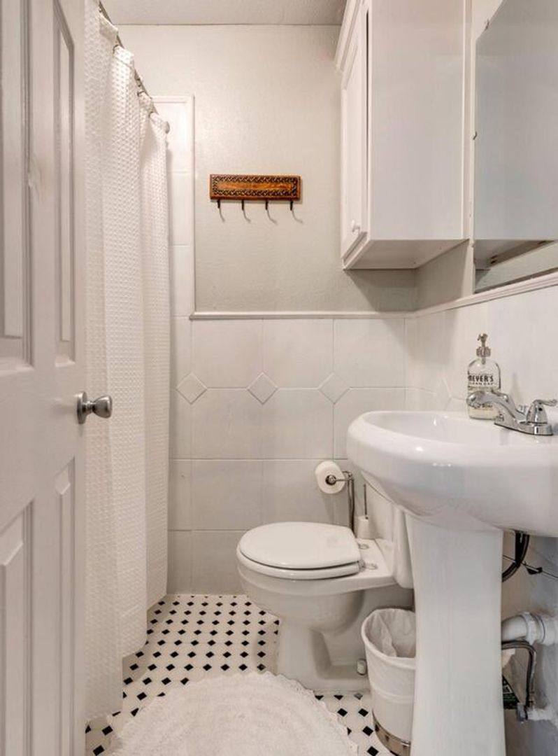 Apartment for rent at 1501 W Myrtle St, Fort Worth, TX 76104