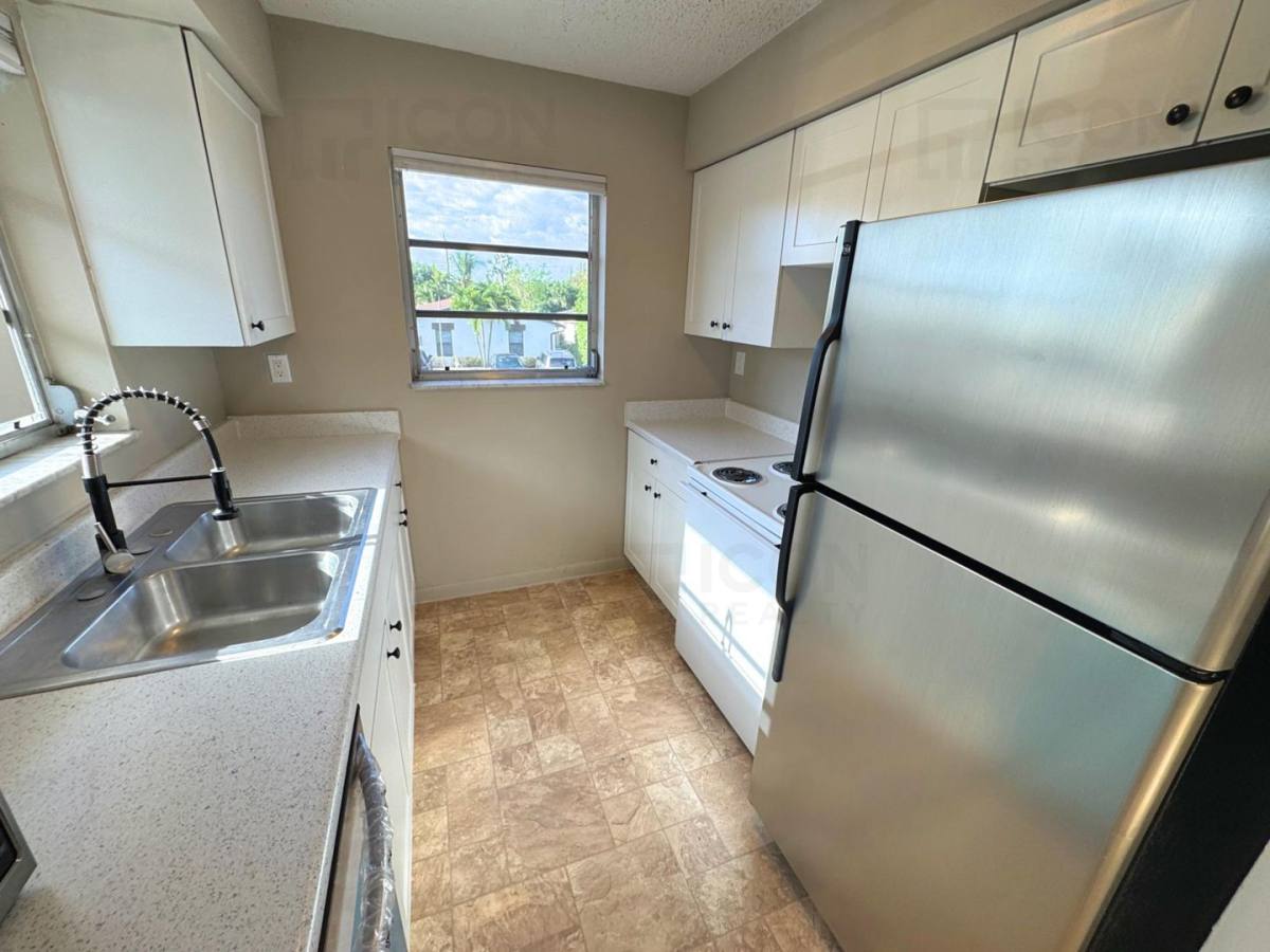 Apartment for rent at 215 NW 25th St, Fort Lauderdale, FL 33311