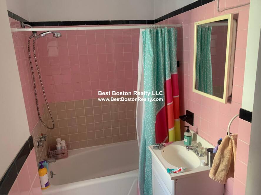House for rent at 84 Walker #1, Newtonville, MA 02460